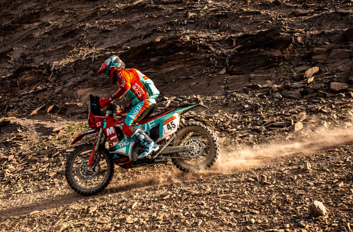 竞技宝体育-四载达喀尔 黄沙淬铁骑 凯越三夺赛段冠军迎来涅槃时刻