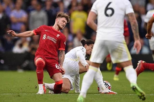 埃利奥特为利兹中卫辩护:他不是故意的,红牌过了